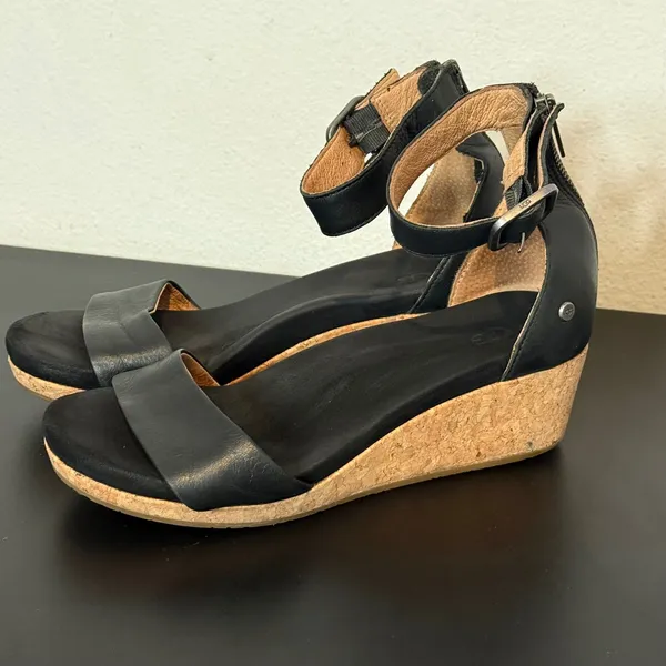 UGG Black Leather Wedge Sandals Womens 8.5 Zoe II Cork Ankle Strap 1102674 - Image 5