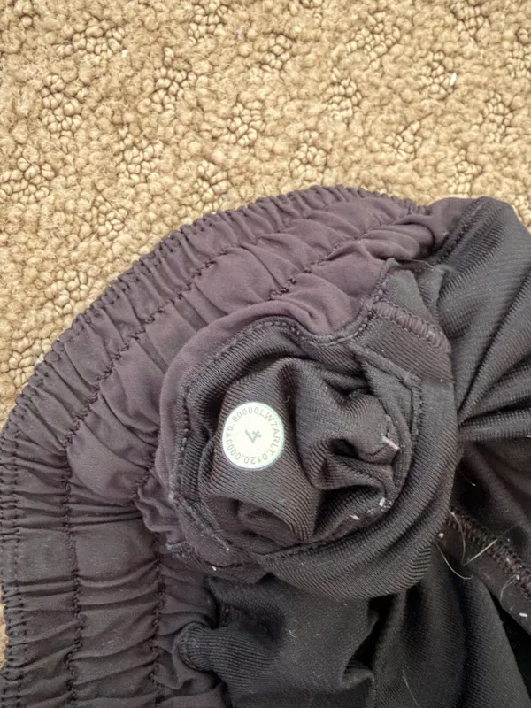 Lululemon Shorts Hotty Hot 4" - Image 3