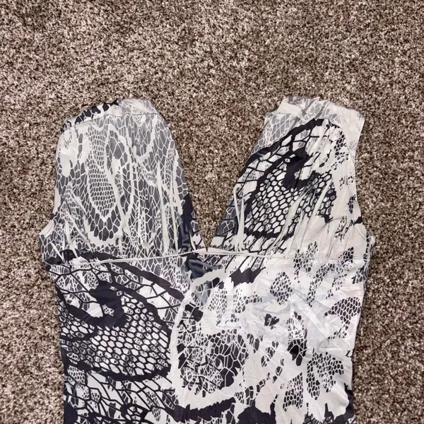 Daytrip black & white lace print shirt Medium - Image 8