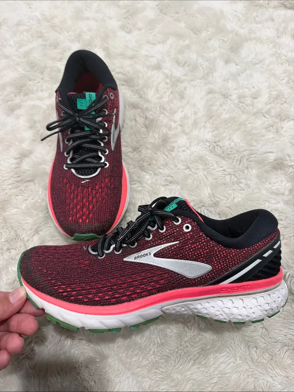Brooks Ghost 11 Women's Running Shoes in black with vibrant pink size 8 - Image 3