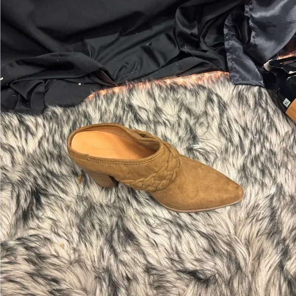 Universal Threads Brown Suede Heeled Boots‎ - Image 6