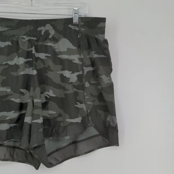 Athleta Printed Mesh Racer Run Shorts Women’s 1X Black Camo 4 Inch Lined - Image 4