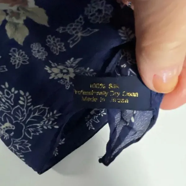 Access 100% silk dark blue floral scarf 32” x 33” hand rolled - Image 4
