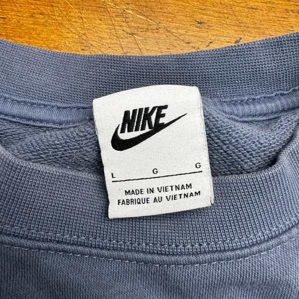 Nike Sportswear Crewneck Sweatshirt Blue Gray‎ Embroidered Logo Large FLAW - Image 4