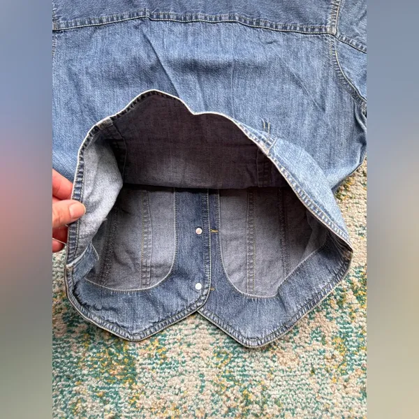Vintage Liz Claiborne Liz Wear denim button down fitted top, size medium - Image 6