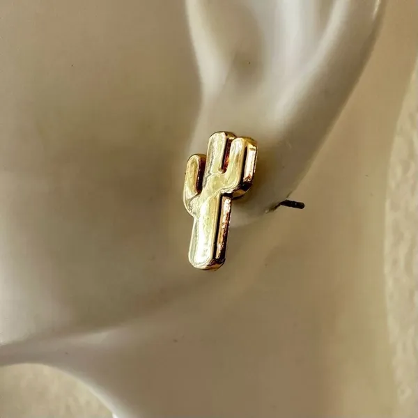 Sugar Rush Tarte dainty gold tone cactus stud earrings - Image 5