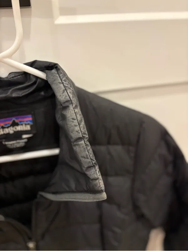 Patagonia Women's Black Down Jacket Size Small - Image 5