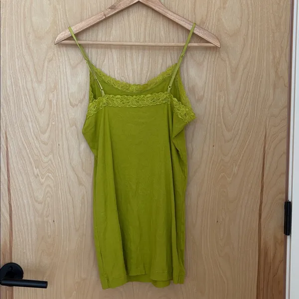 Gap Tank Lime Green Lace Trim Top NWT Size Medium - Image 3