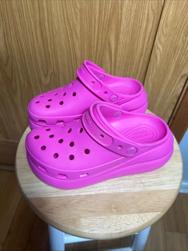 CROCS Kids Classic Clog in Vibrant Hot Pink - Image 2