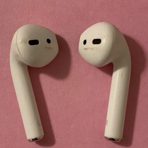 Apple AirPods 1st Generation In-Ear Headsets with Charging Case - White - Image 6