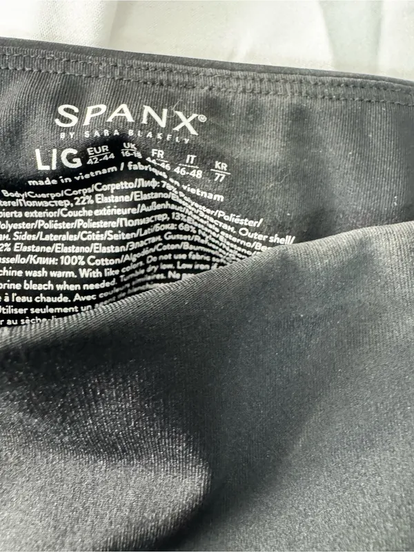 Spanx Black Women's Layered Athletic Shorts L - Image 6