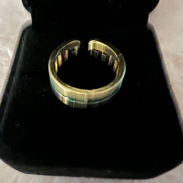 Gorgeous Ladies Golden Faux Gemstone Adjustable Statement Ring Size 7-9 - Image 2