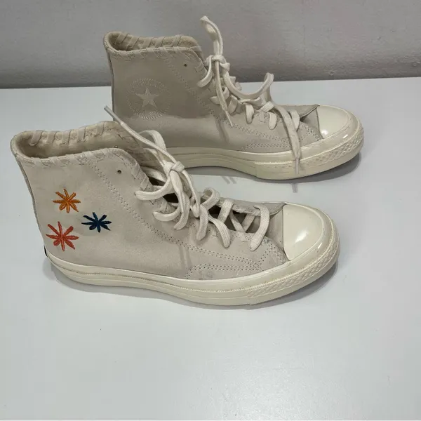 Converse All Star Chuck Taylor Wmn 6.5 Embroidered Floral Cream Leather Suede - Image 4