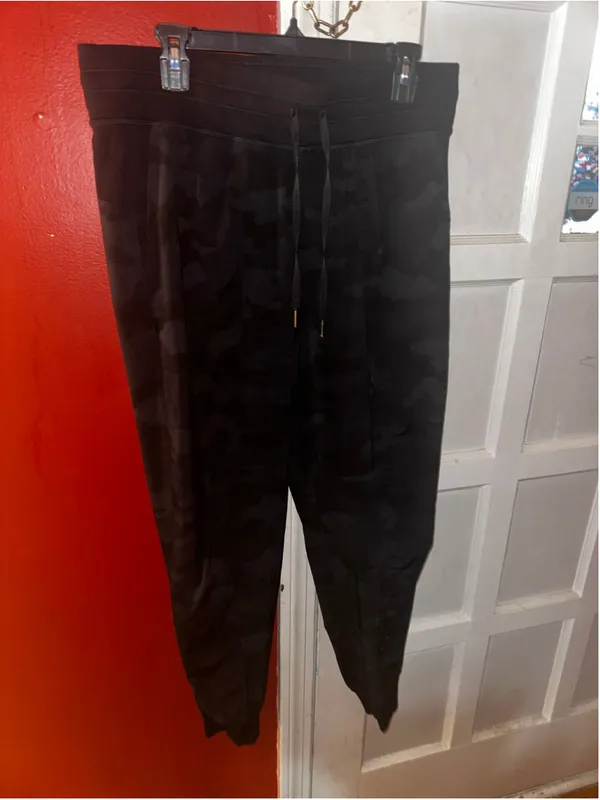 Lululemon Stretch High-Rise Joggers Black Camo Loungewear Athletic Activewear - Image 7
