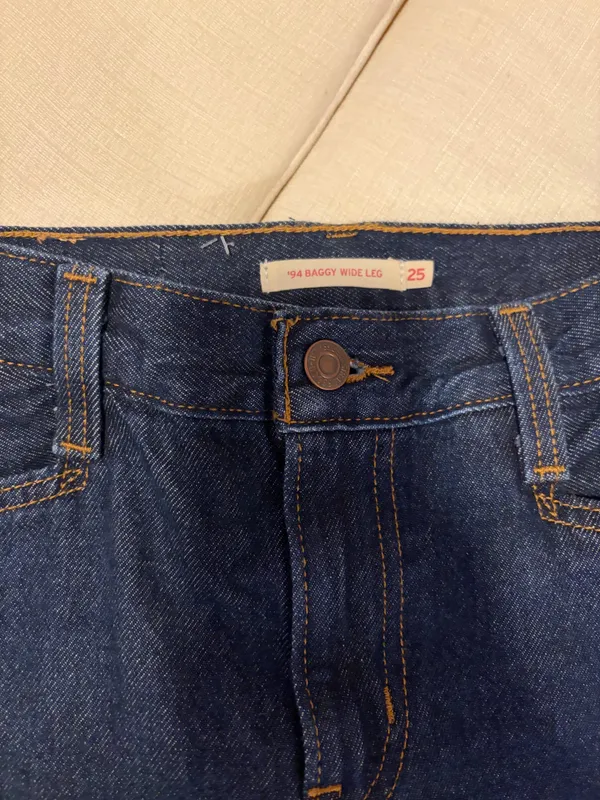 94 Baggy Wide-Leg Levi’s Jeans - Image 2
