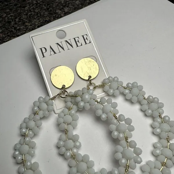 Large Statement Gold Tone White Bead Flower Circle Dangle Drop Pierced Earrings - Image 4