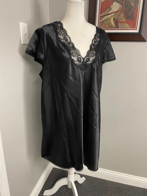 Secret Treasures Woman black negligee nighty nightgown lace size 2X 18W/20W - Image 2