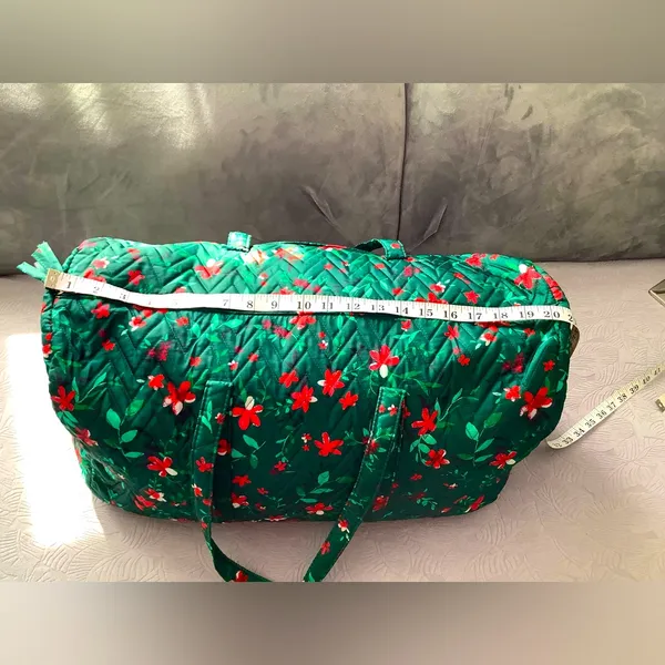 Lightweight spacious travel bag💚❤️🤍 Green - Image 7