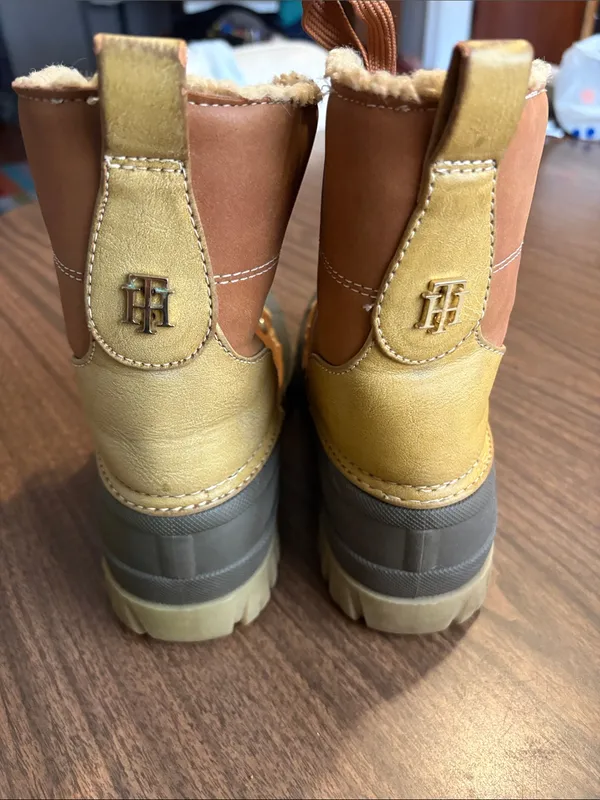 Tommy Hilfiger Size 7 Duck Boots Faux Shearling Lined Waterproof - Image 3