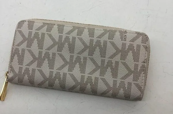 Michael Kors Signature crossbody vanilla purse - Image 10
