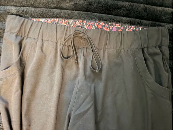 Betsey Johnson Black Drawstring Cargo Scrub Pants with Pink Heart Accents - Image 5