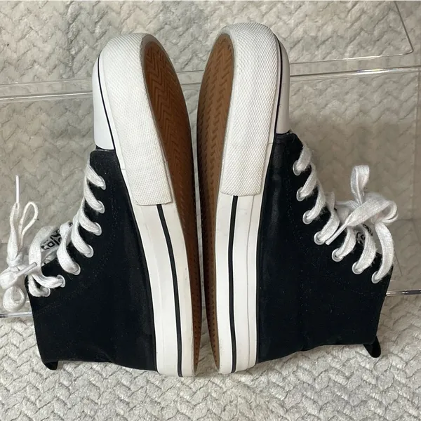 Keith Haring Heart Logo Black High‎ Tops Lace Up Sneakers Womens size 5 - Image 4
