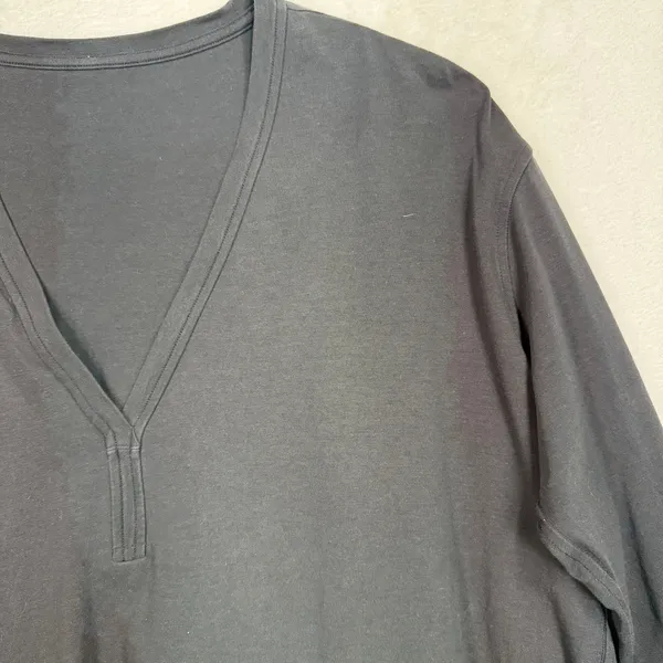 Lululemon 10 Back In Action V-Neck Long-Sleeve Shirt Black Oversized Relaxed Fit - Image 4
