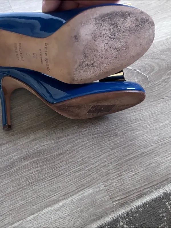 Kate Spade Karolina Blue Patent Leather Pumps with Gold Bow - Image 5