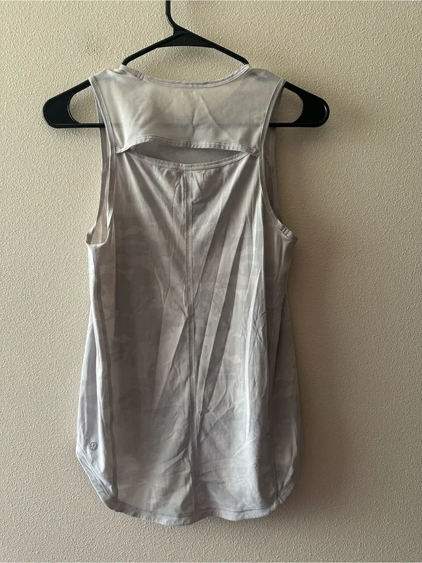 Lululemon Sculpt Tank Incognito Camo Alpine White Multi W1CMGS small? Flaw - Image 4
