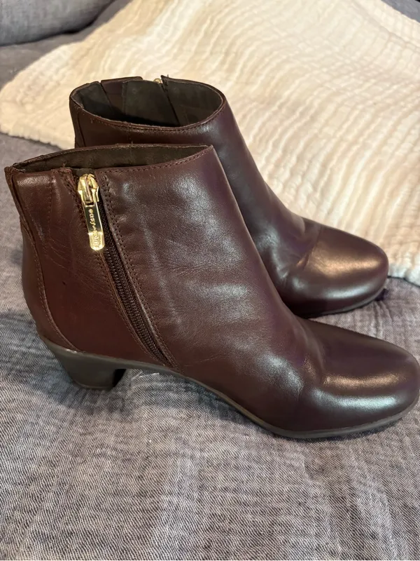 Easy Spirit Women's Dark Brown Leather Ankle Booties with Side Zipper - Image 2