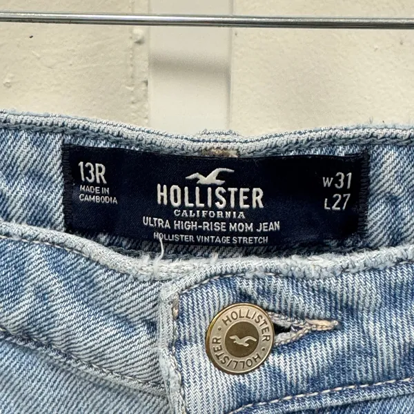 Hollister Ultra High-Rise Mom Jeans Light‎ Wash Distressed Blue Denim W31 L27 - Image 6