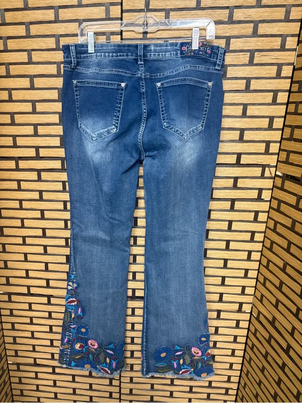Grace easy fit bootcut embroidered jeans size 32 - Image 2