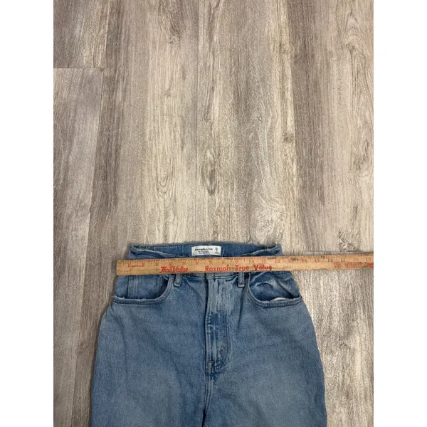 Abercrombie & Fitch The 90s Straight Ultra High Rise Light Wash Jeans Size 26 2S - Image 6