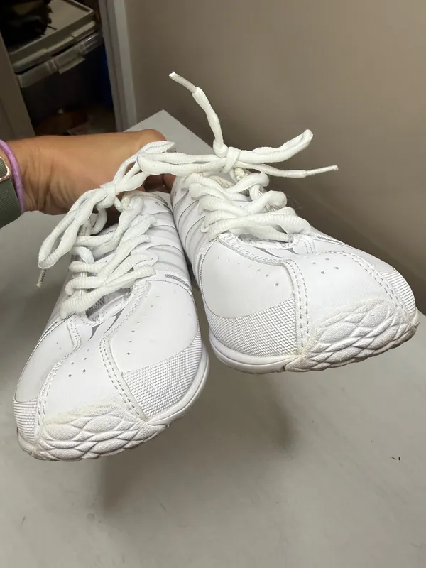 Varsity Miza+ White Cheer Shoes. Size 6.5 - Image 3