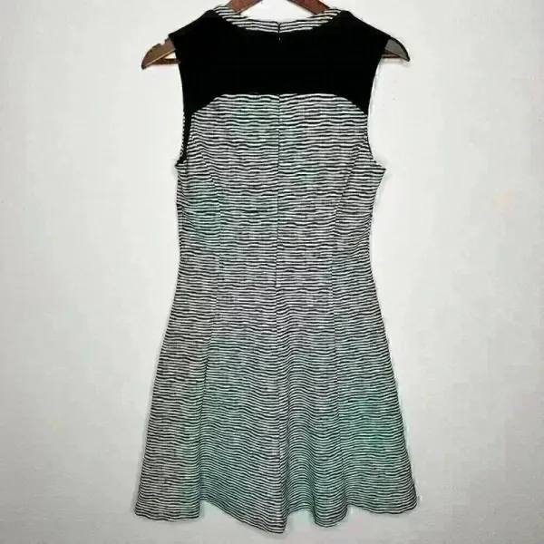 Guess Black/White Stripe Doris sleeveless‎ Textured v-neck dress Sz 8 - Image 7