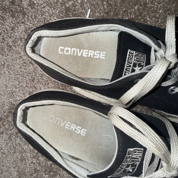 Converse Women’s Sneakers sz 8 ✨ - Image 3