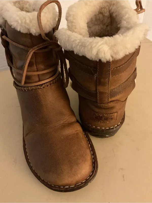 UGG Chestnut Brown leather   Shearling Caspia Boots US 7 - Image 5