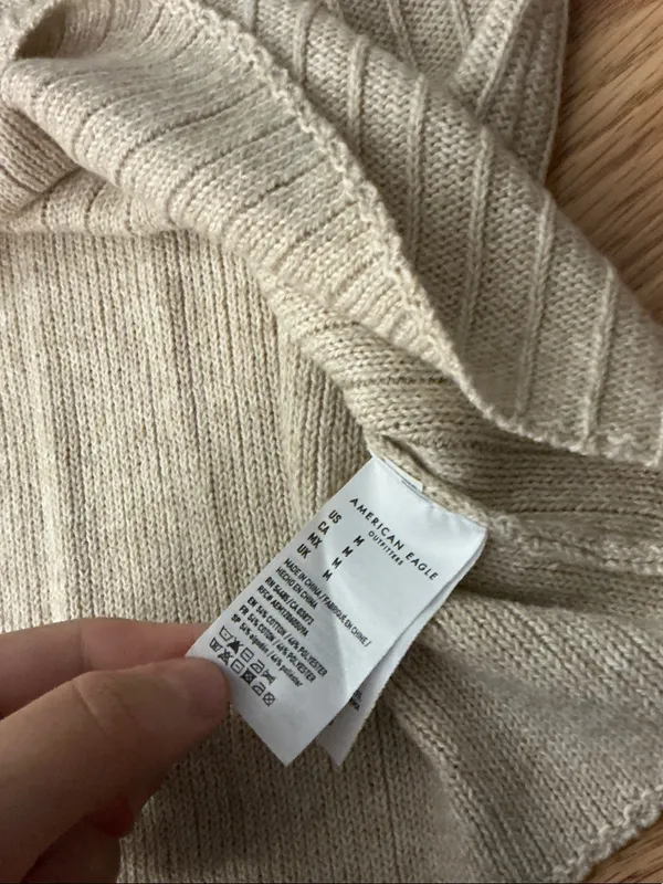 American Eagle Outfitters Ribbed Off-the-Shoulder Sweater Size Medium - Image 6