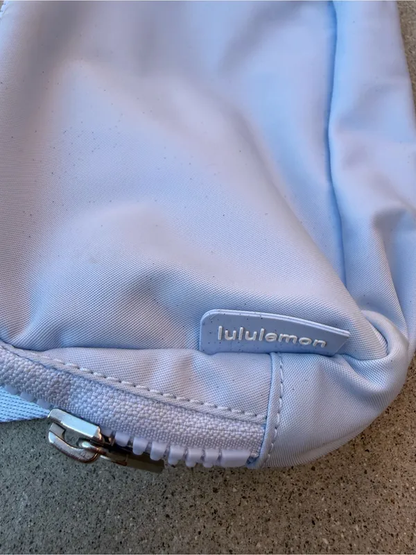 Lululemon Light Blue Adjustable Waist Front Pack Multi-Pocket Athleisure - Image 3