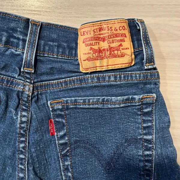 Levi’s 512 perfectly slimming cutoff denim shorts size 2 - Image 5