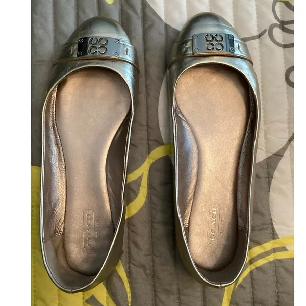 Coach "London" Women’s Metallic Kid Gold Leather Ballet Flats (Style A2910) Sz 8 - Image 2