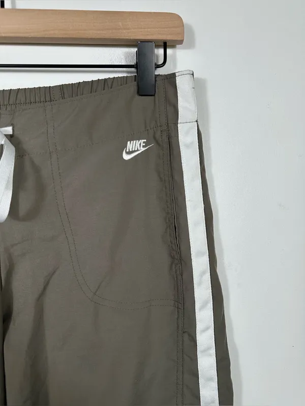 Nike Track Pants Women Medium Gray White Side Stripe Drawstring Athletic‎ - Image 6
