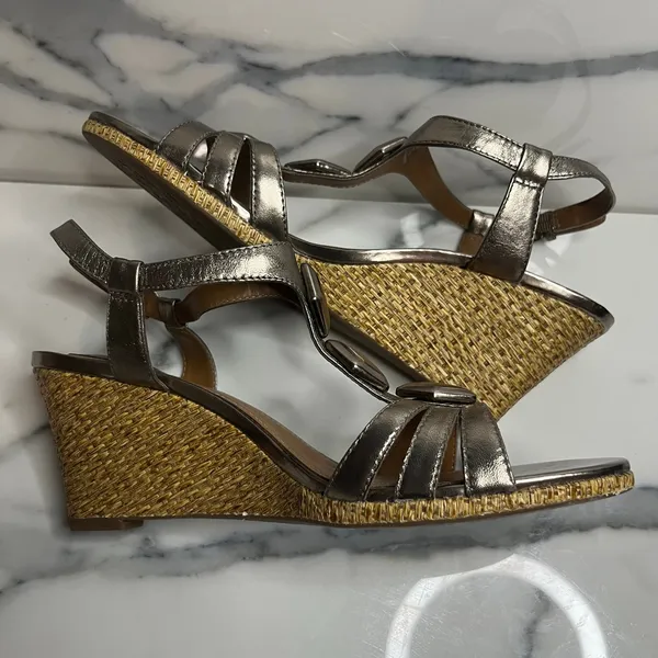 Clarks Women's Metallic Leather Strappy Summer Laguna Jewel Wedge Sandals Sz 9 - Image 5