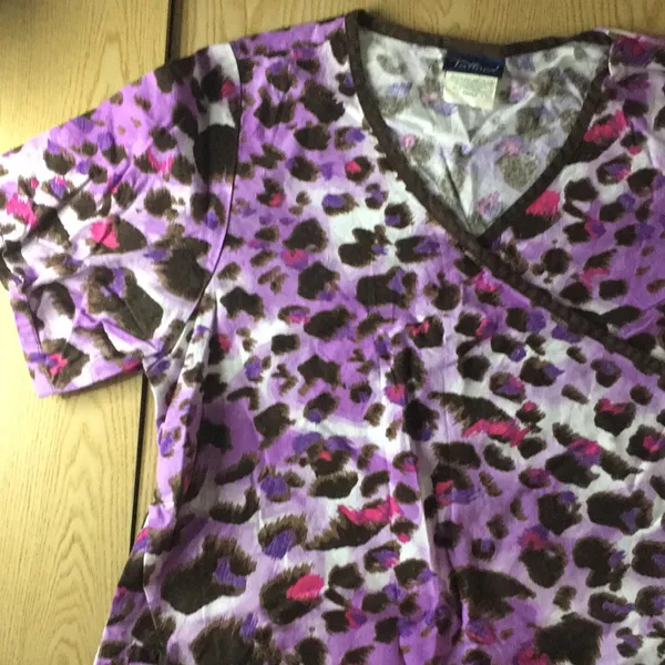 New Animal Print Scrub Top 2 Pockets Cotton Small - Image 4