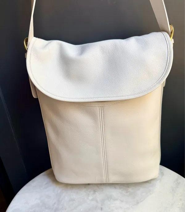 Vintage Unbranded Cream/White Leather Flap Crossbody Bag-Excellent Interior - Image 4