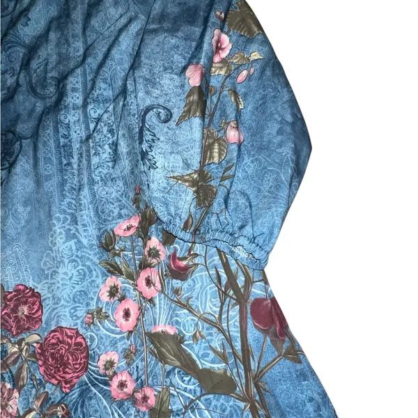 Blue faded look top with floral design. - Image 8