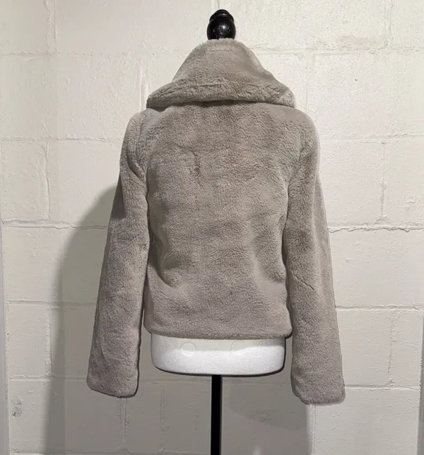 Abercrombie and Fitch Faux Fur Grey Cropped Jacket Size XXS - Image 3