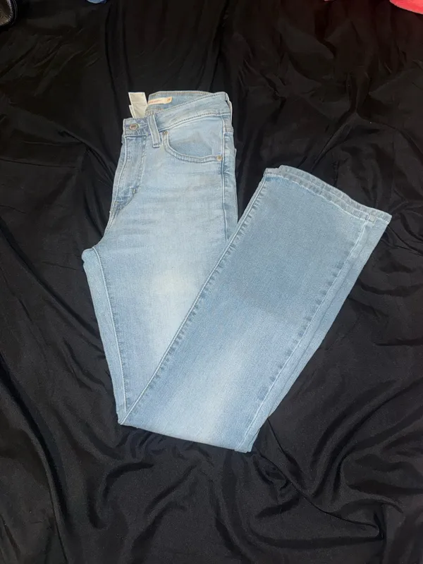 725 High-Rise Levi’s Bootcut Women’s Jeans - Image 2