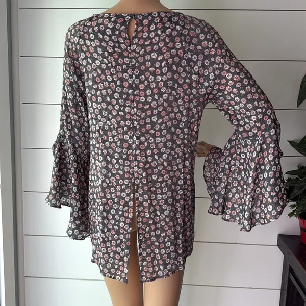 LC Lauren Conrad Ruffle Sleeve Split-Back Top Sz M - Image 5