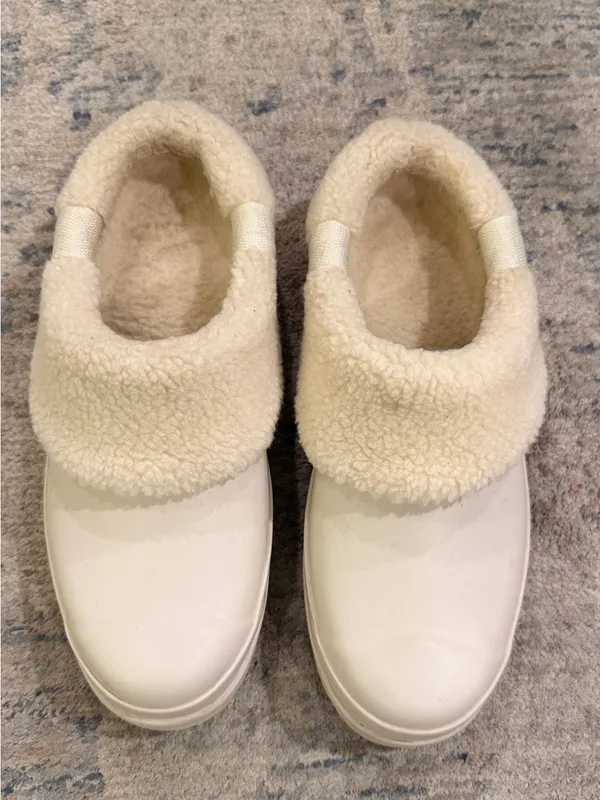 Hunter Cozy Cream Faux Shearling Slip-On Clogs - Image 2
